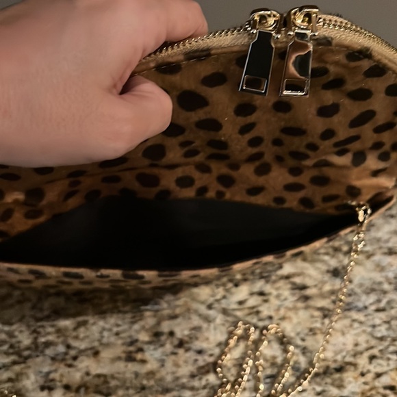 Large Animal print clutch ✨Excellent Condition✨ - Picture 2 of 2
